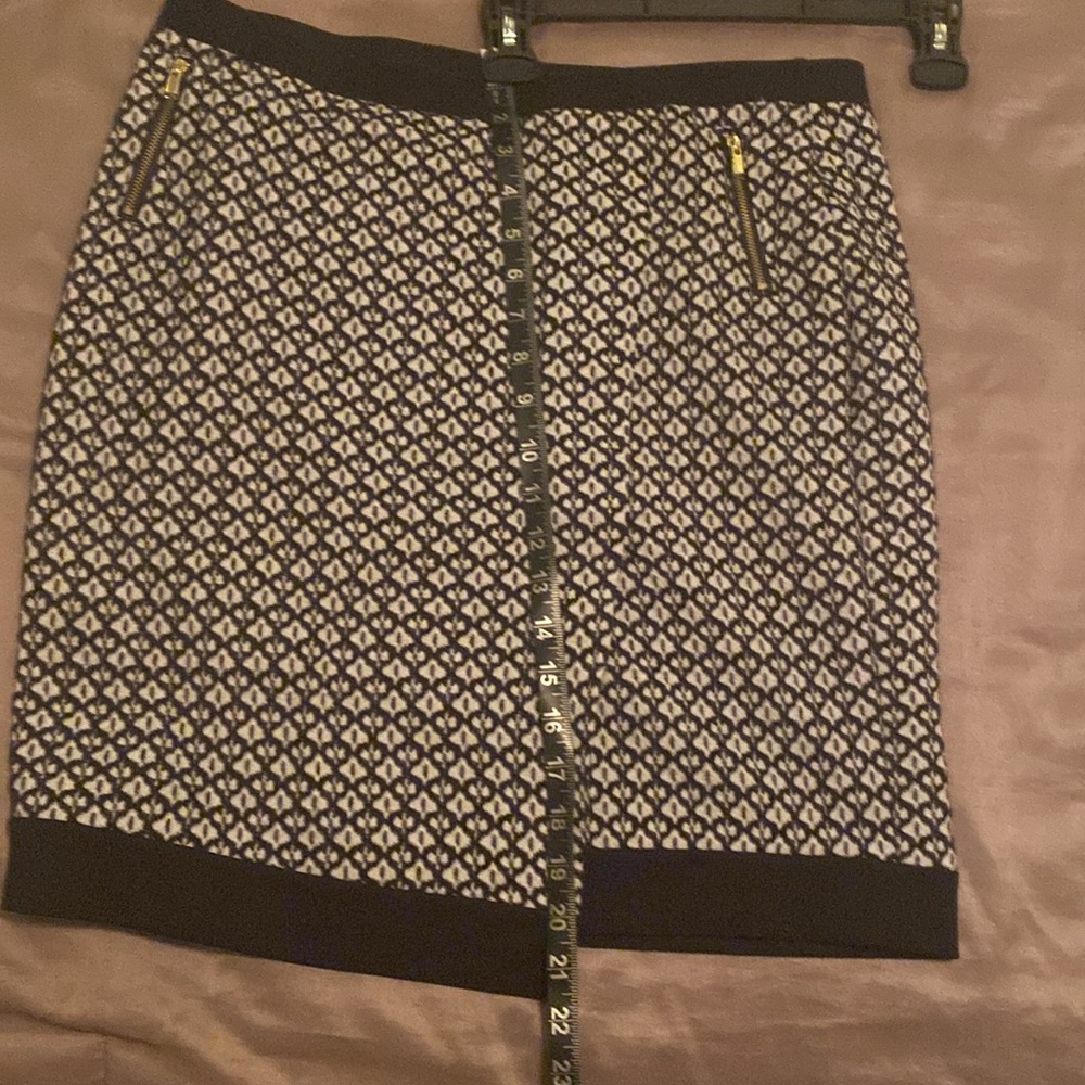 Black and white skirt - Picture 5 of 5